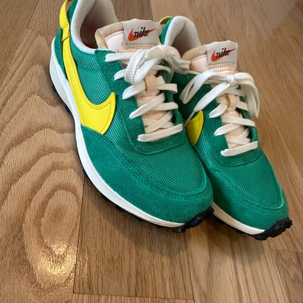 Nike Waffle Debut Vintage
Stadium Green Opti Yellow-women’s excellent condition